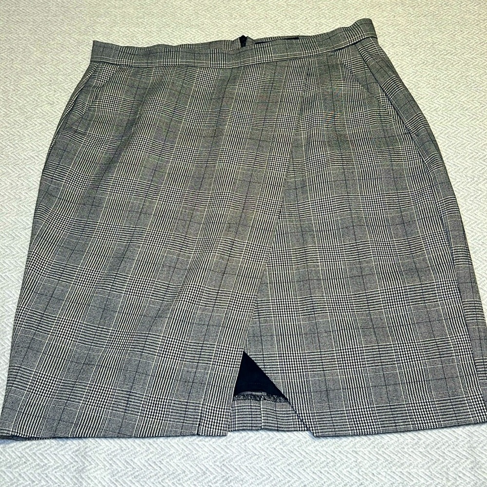 Banana Republic Mini Skirt, size 4 Petite.